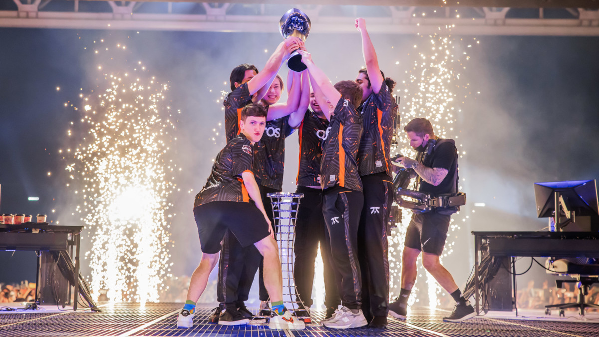 Fnatic Boaster poses for camera